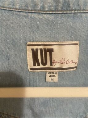 Kut from the Kloth Light Blue Chambray Button-Up